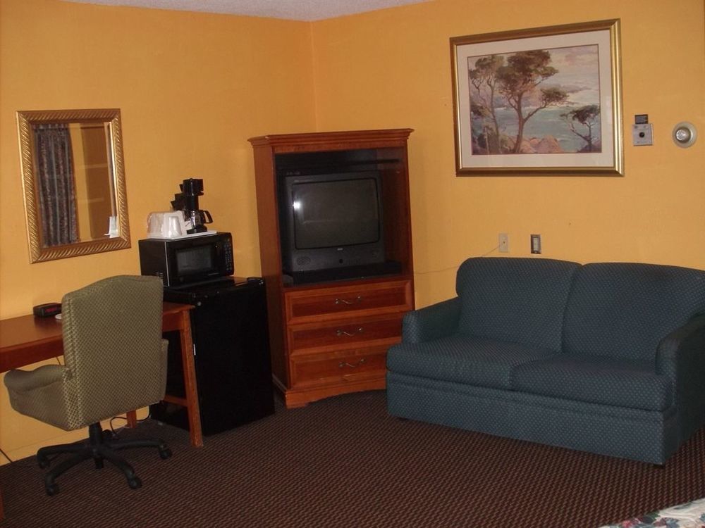 Trade Winds Inn Clinton Room photo